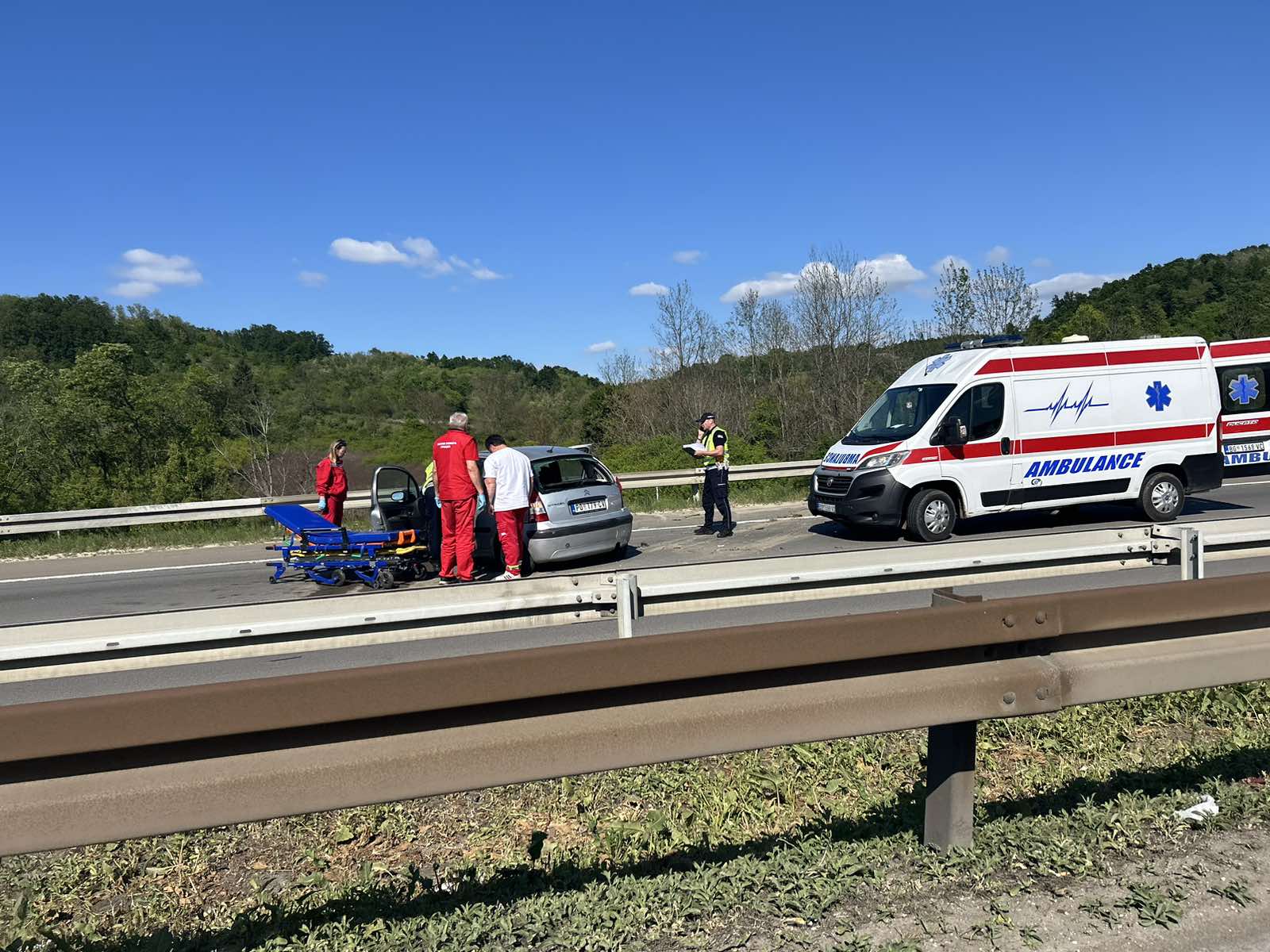 Saobraćajna nesreća, hitna pomoć, policija, uviđaj, uvidjaj, autoput, auto-put, u blizni naplatne rampe, Vrčin