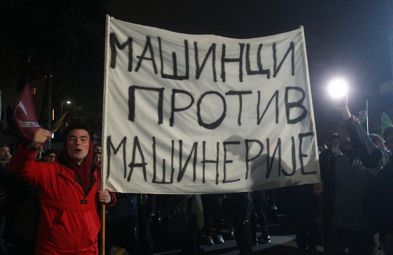 Mašinci protiv mašinerije, transparent
Mesto: Beograd
Datum: Tue Apr 15 00:36:38 CEST 2025
Dogadjaj: DRUŠTVO/POLITIKA - Protest studenata i građana ispred zgrade Radio-televizije Srbije (RTS) u Takovskoj ulici
Fotoreporter: Aleksandar Barda
Izvor: FoNet