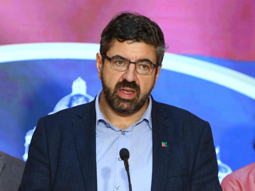 Mesto: Beograd
Datum: Thu Sep 18 10:41:07 CEST 2025
Dogadjaj: POLITIKA - Konferencija za novinare Zeleno-levog fronta (ZLF) u Skupštini Srbije 
Fotoreporter: Milica Vučković
Ličnosti: Radomir Lazović 
Izvor: FoNet