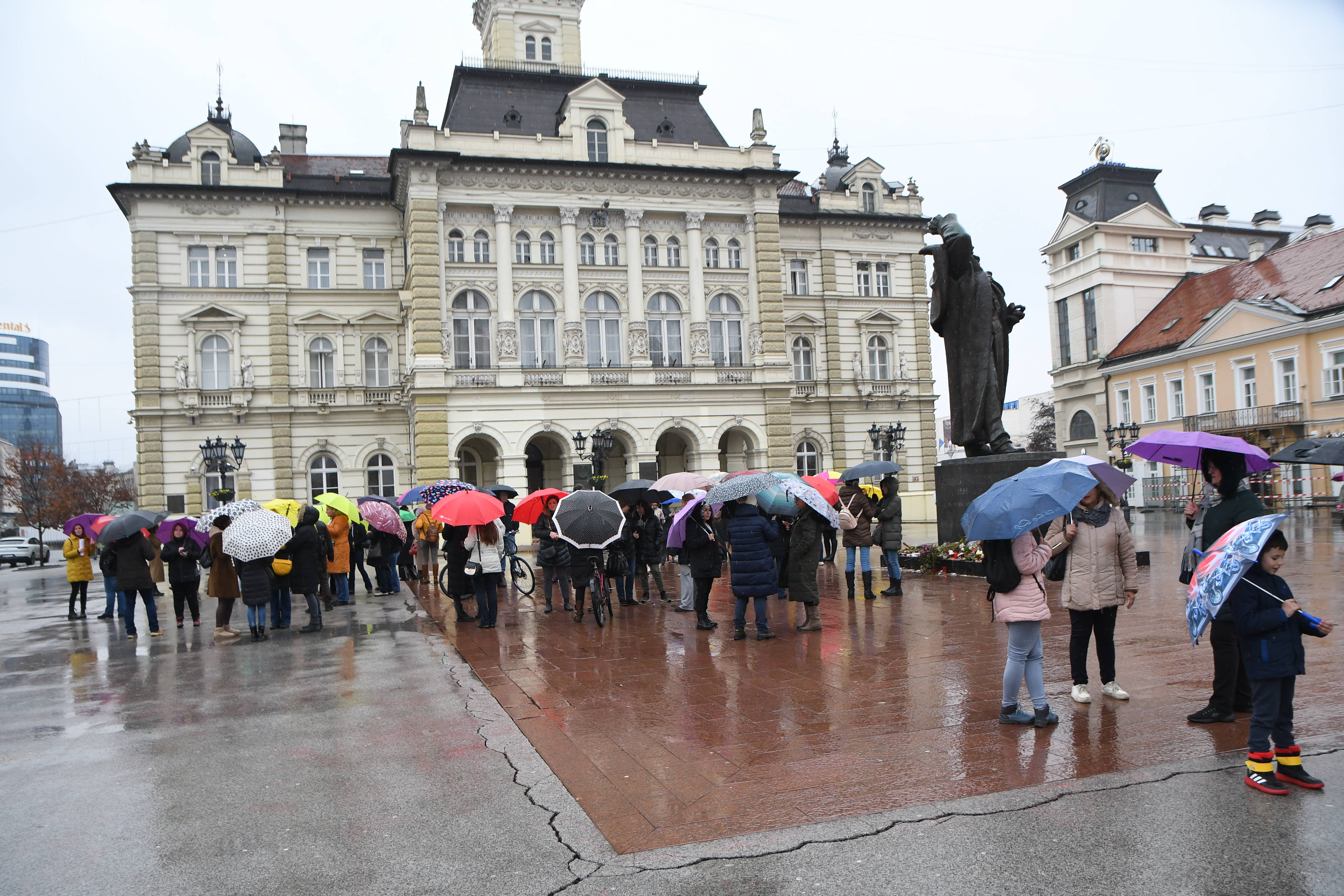 PROTEST PROSVETNIH RADNIKA U NOVOM SADU