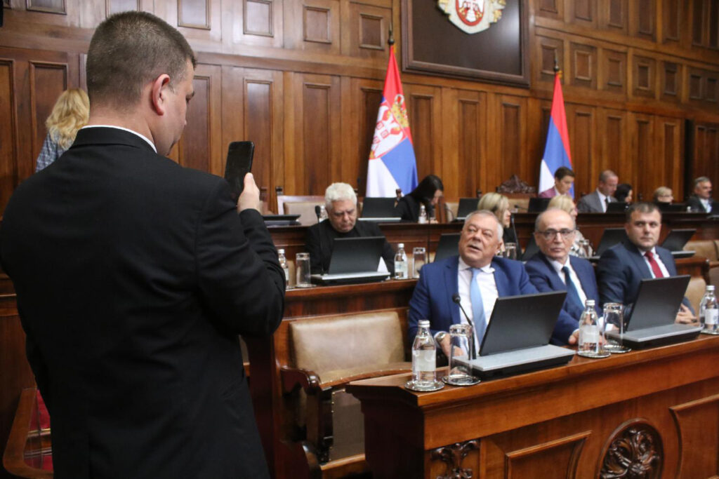 Mesto: Beograd
Datum: Thu Oct 09 12:19:27 CEST 2025
Dogadjaj: POLITIKA - Sednica Skupštine Srbije
Fotoreporter: Zoran Mrđa
Ličnosti: Novica Tončev, Milan Krkobabić
Izvor: FoNet