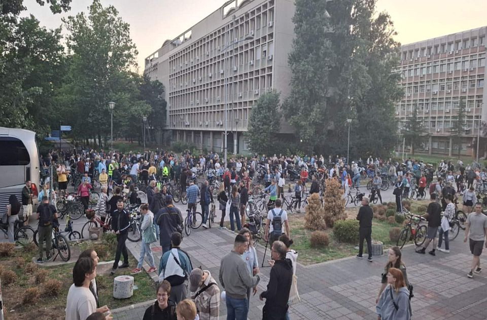 Okupljanje_Zborovi_Rektorat