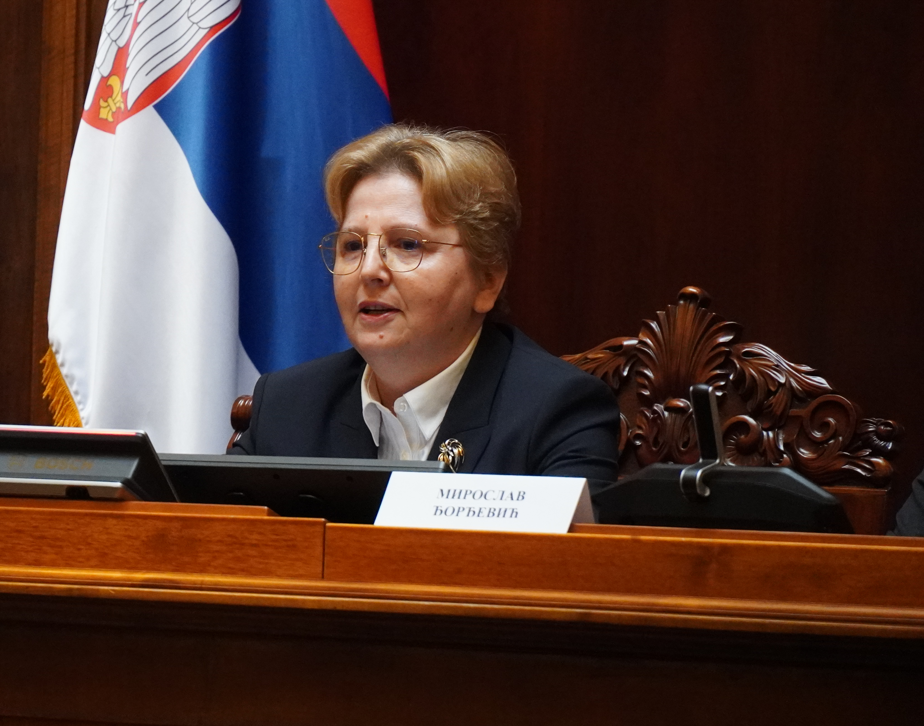 Prosecutors who are taking up their prosecutorial duties for the first time took the oath in the House of the National Assembly.U Domu Narodne skupstine tuzioci koji prvi put stupaju na tuzilacku funkciju su polozili zakletvu.