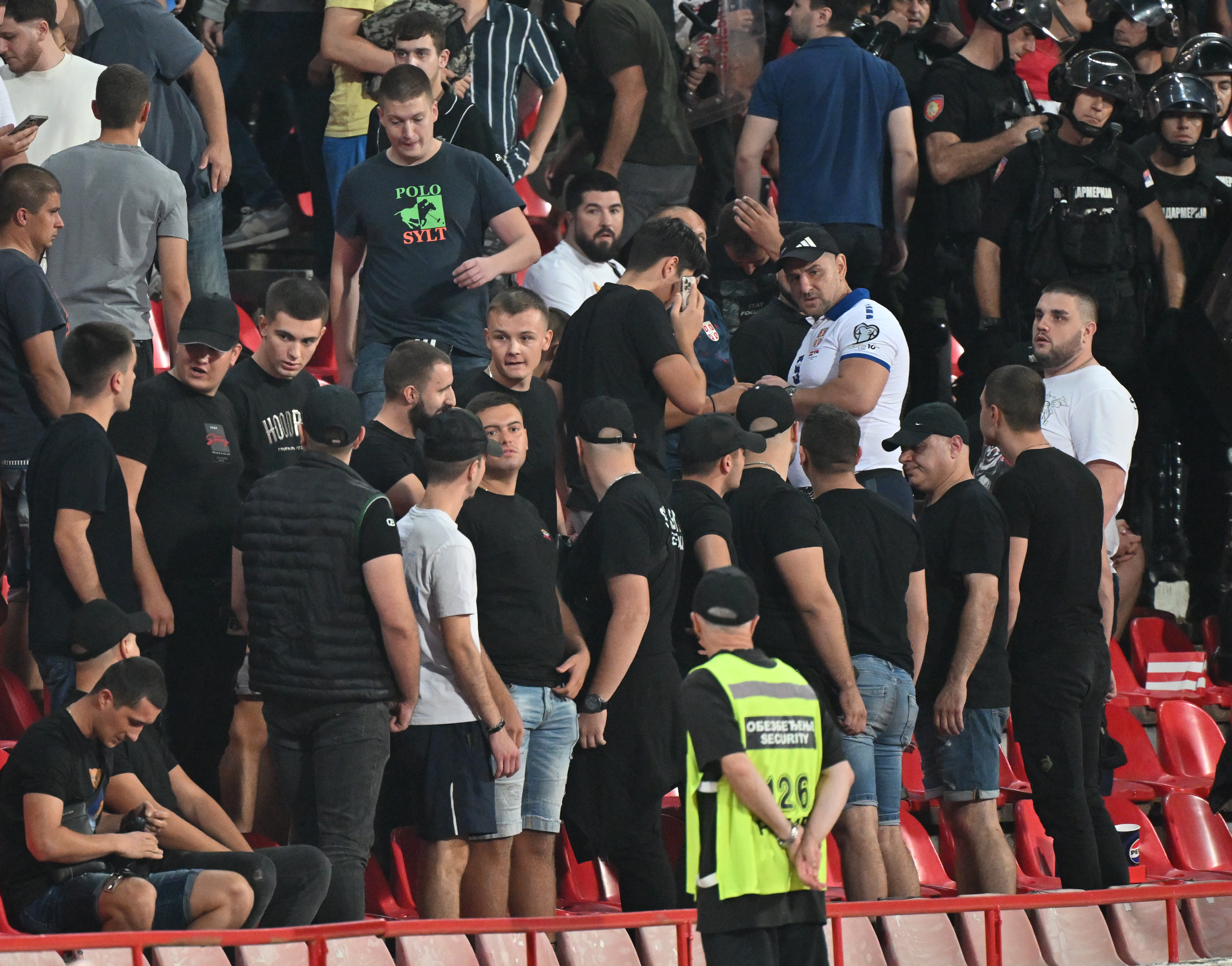 Beograd 09. septembar 2025. Utakmica sestog kola Grupe K kvalifikacija za Svetsko prvenstvo 2026 izmedju Srbije i Engleske odigrana je na stadionu Rajko Mitic, žandarmerija, policija, ćaci, batinaši, ljudi u crnom Foto:Nova.rs