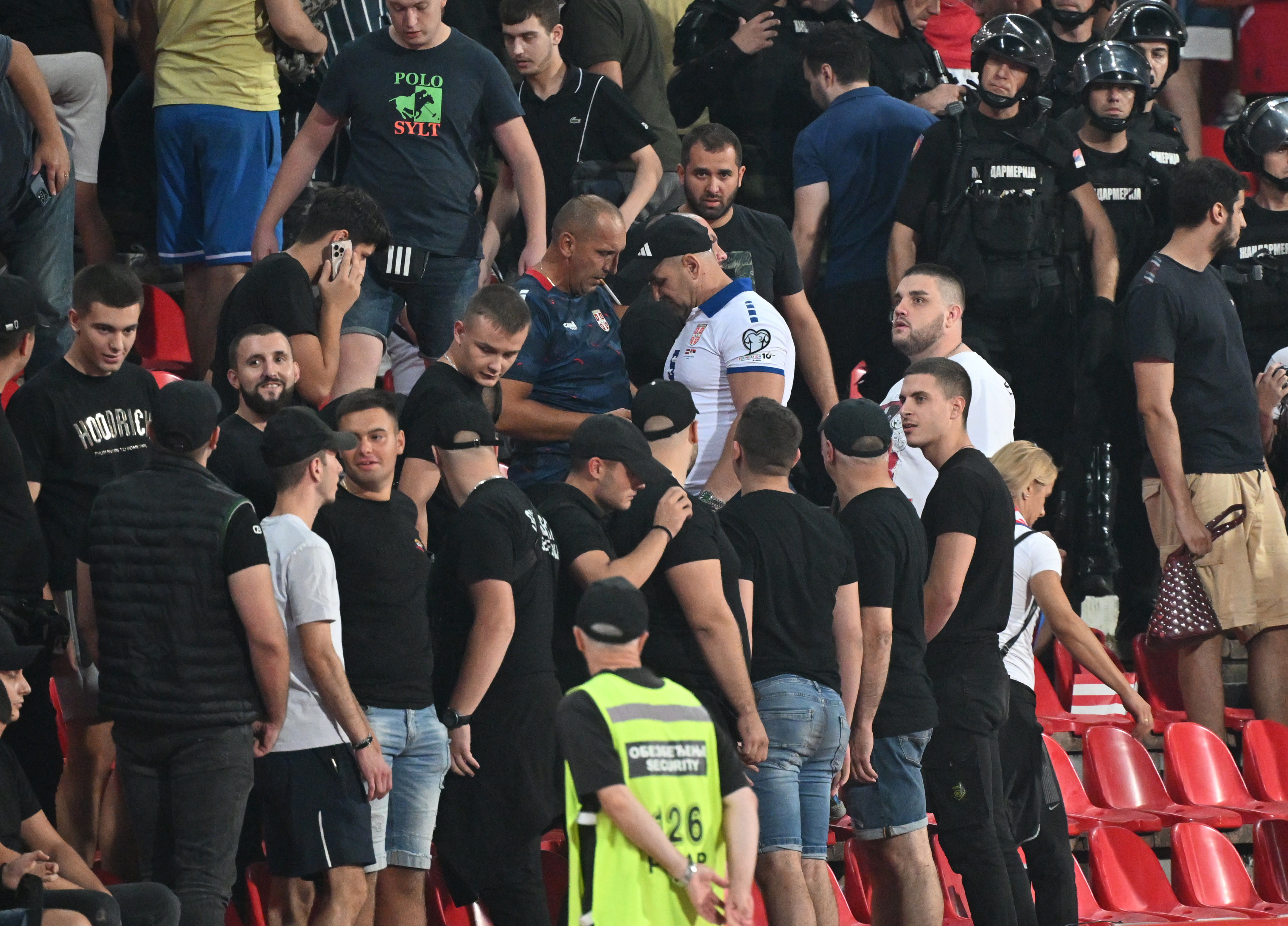 Beograd 09. septembar 2025. Utakmica sestog kola Grupe K kvalifikacija za Svetsko prvenstvo 2026 izmedju Srbije i Engleske odigrana je na stadionu Rajko Mitic, žandarmerija, policija, ćaci, batinaši, ljudi u crnom Foto:Nova.rs