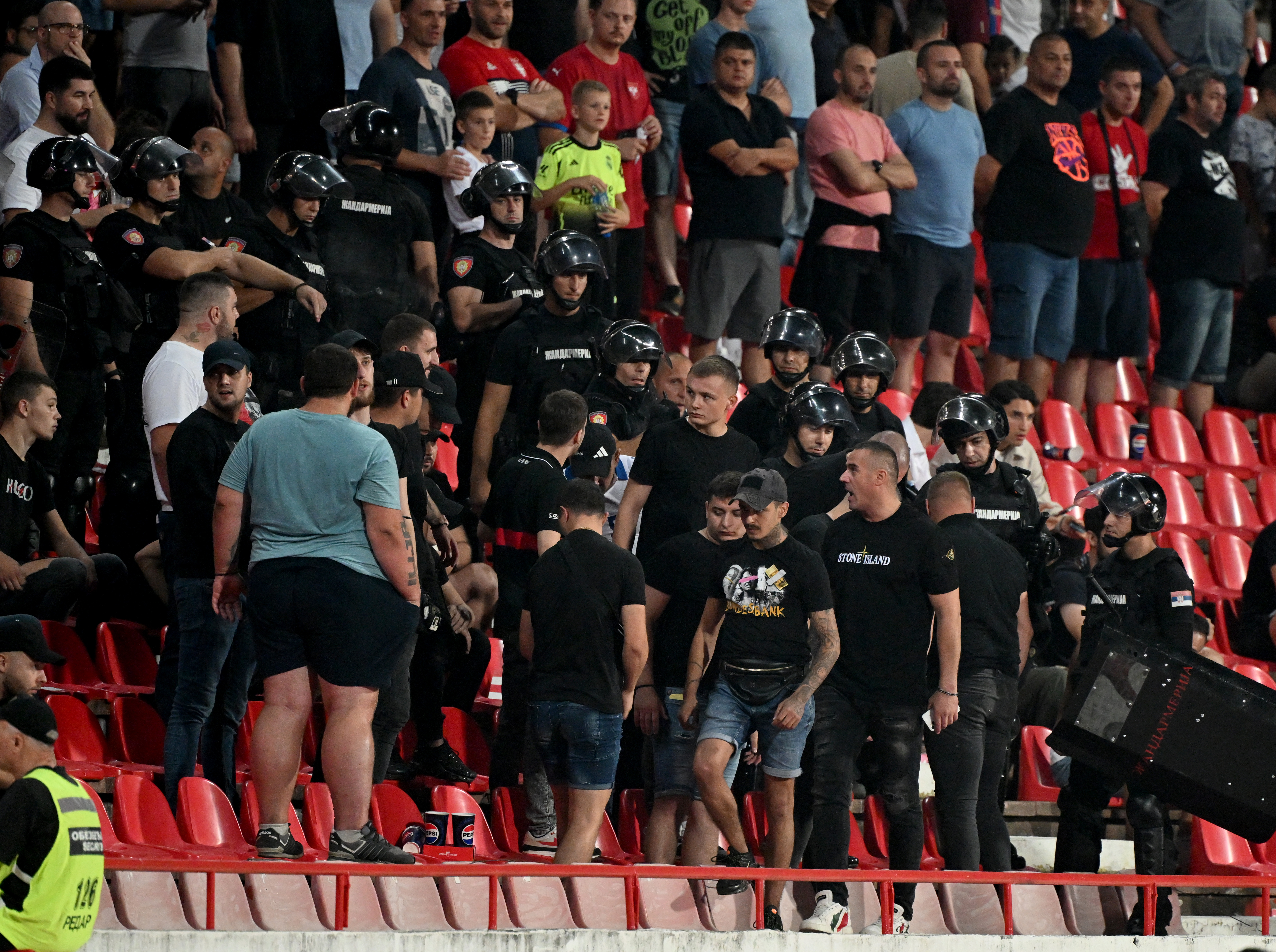 Beograd 09. septembar 2025. Utakmica sestog kola Grupe K kvalifikacija za Svetsko prvenstvo 2026 izmedju Srbije i Engleske odigrana je na stadionu Rajko Mitic, žandarmerija, policija, ćaci, batinaši, ljudi u crnom Foto:Nova.rs