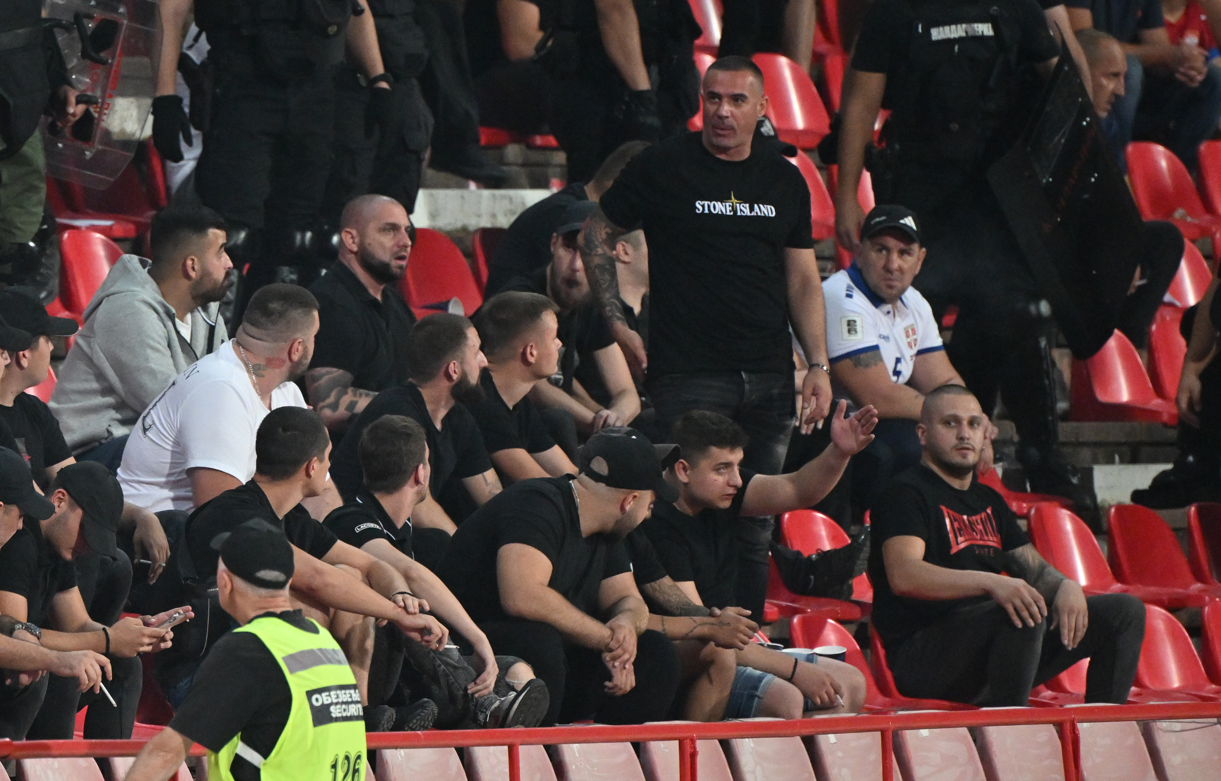 Beograd 09. septembar 2025. Utakmica sestog kola Grupe K kvalifikacija za Svetsko prvenstvo 2026 izmedju Srbije i Engleske odigrana je na stadionu Rajko Mitic, žandarmerija, policija, ćaci, batinaši, ljudi u crnom Foto:Nova.rs