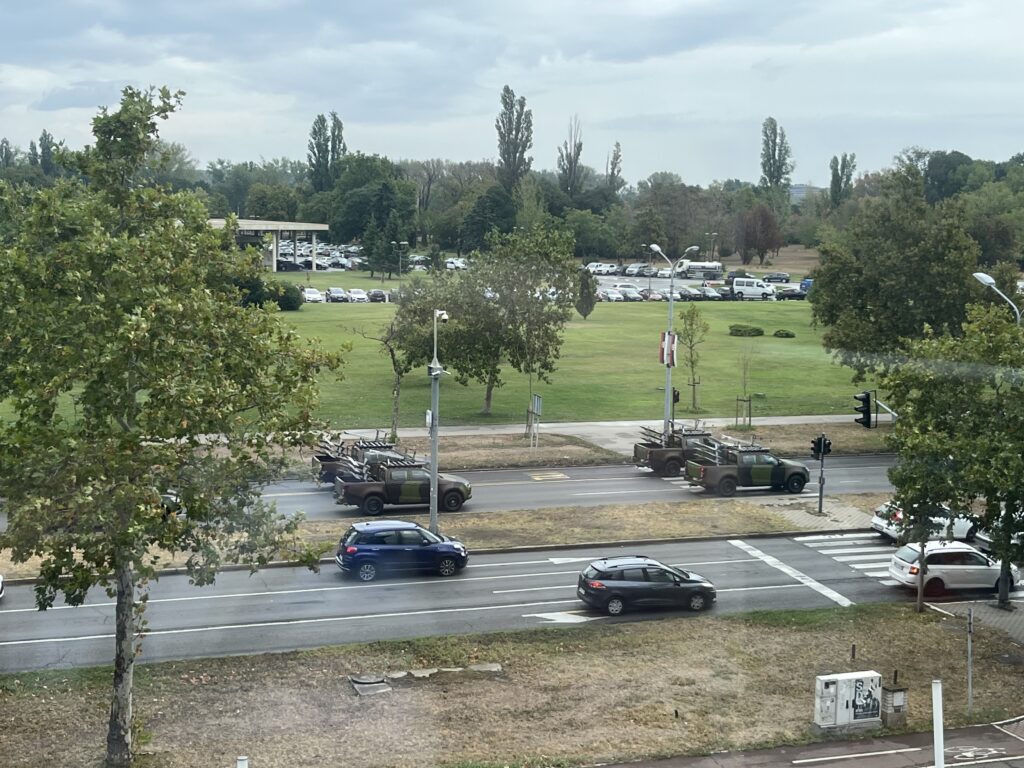 Vojna vozila, vojska, pripreme, vojna parada, Novi Beograd, Bulevar Mihaila Pupina