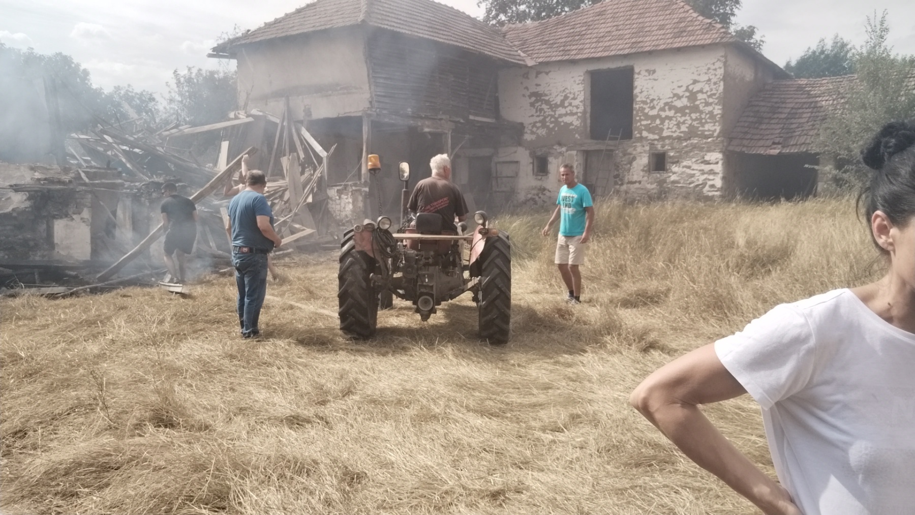 dubovo selo požar mestani gase vatru