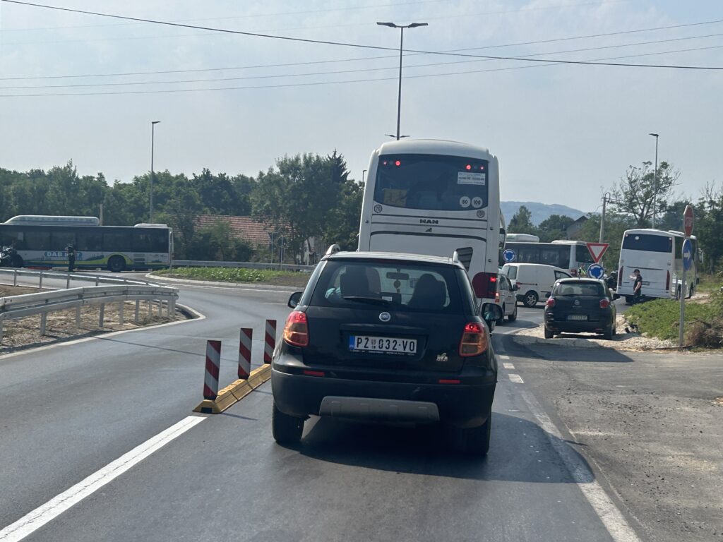 Haos na putu ka Gorobilju, naprednjaci u organizovanim autobusima ali i nezadovoljni Požežani