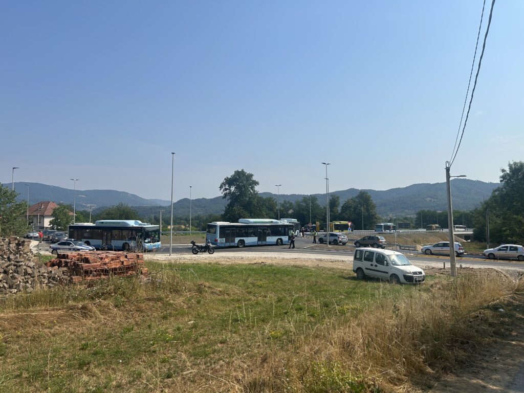 Haos na putu ka Gorobilju, naprednjaci u organizovanim autobusima ali i nezadovoljni Požežani