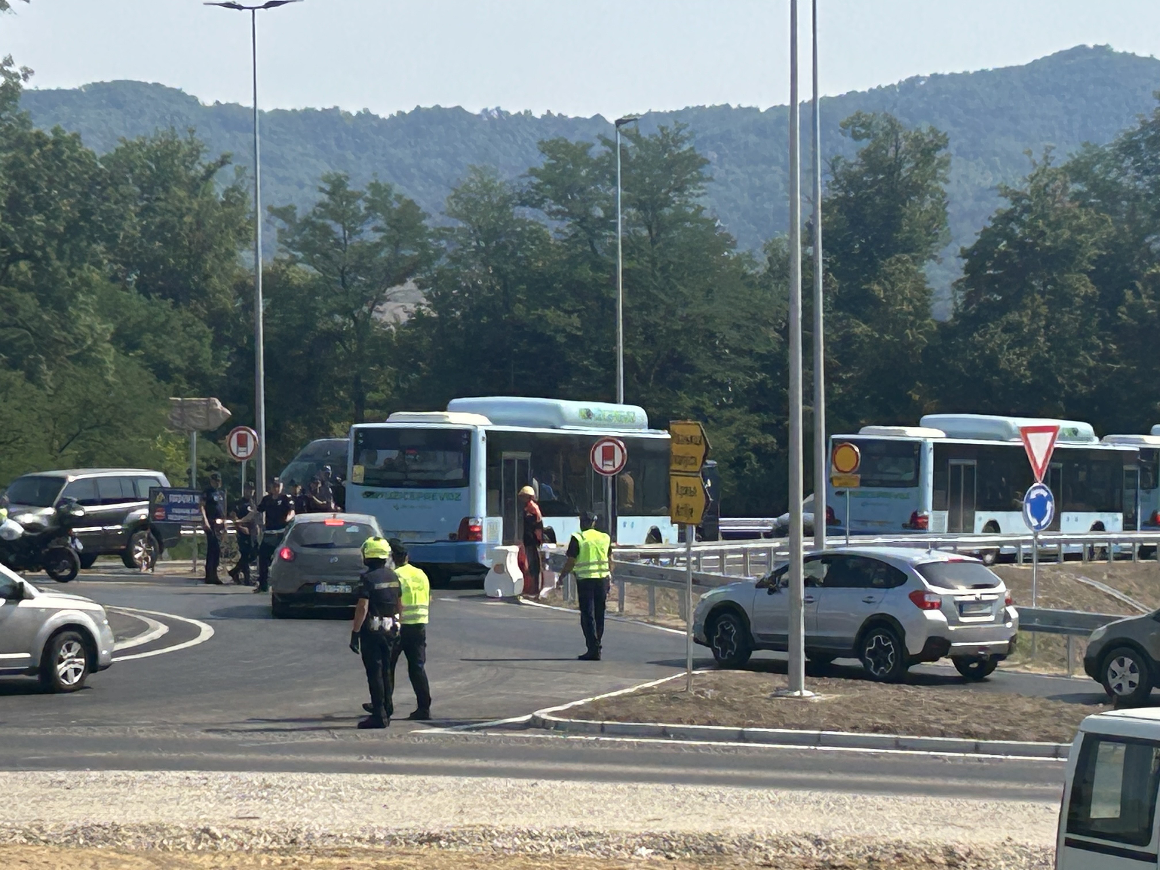 Haos na putu ka Gorobilju, naprednjaci u organizovanim autobusima ali i nezadovoljni Požežani