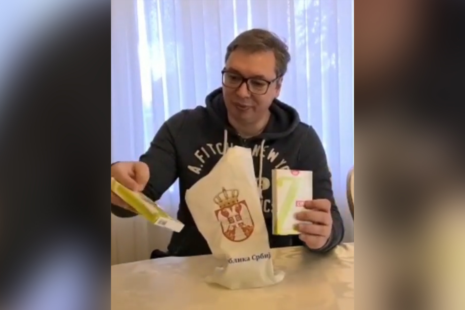 Aleksandar Vučić pokloni penzionerima. Foto: Instagram/buducnostsrbijeav