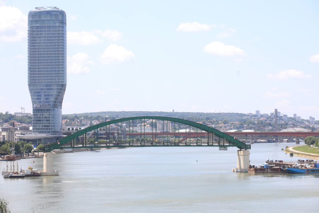 Beograd, 28.05.2025. - Radovi na demontazi Starog savskog mosta su u toku. (BETAPHOTO/MILOS MISKOV)