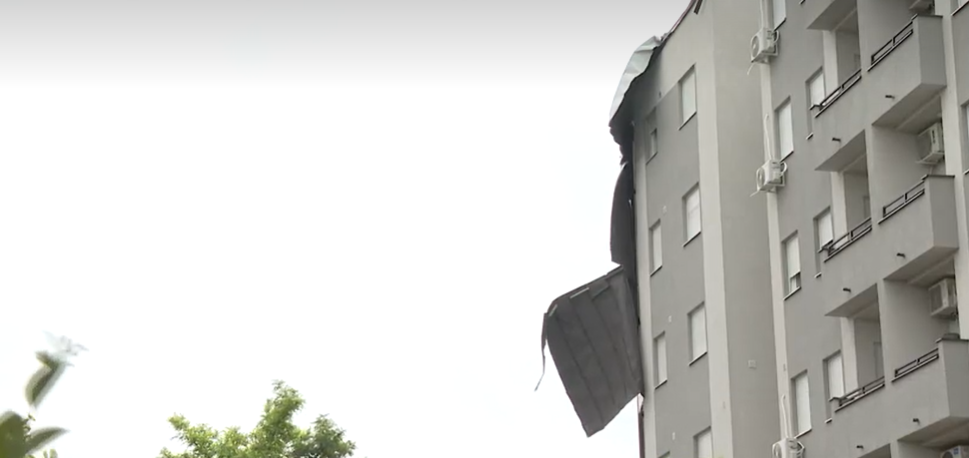 visi deo krova u borci posle nevremena