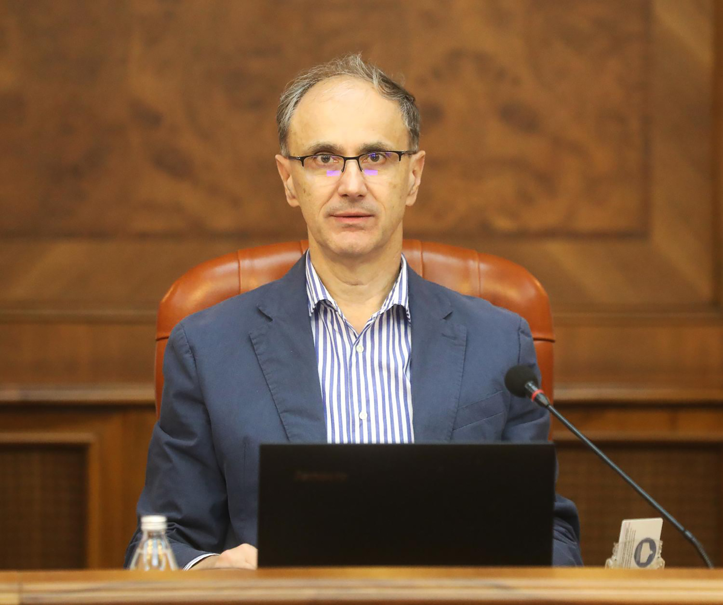 Mesto: Beograd
Datum: Thu Jul 10 15:26:42 CEST 2025
Dogadjaj: POLITIKA - Sednica Vlade Srbije
Fotoreporter: Slobodan Miljević
Ličnosti: Đuro Macut
Izvor: FoNet/Vlada Srbije/Slobodan Miljević