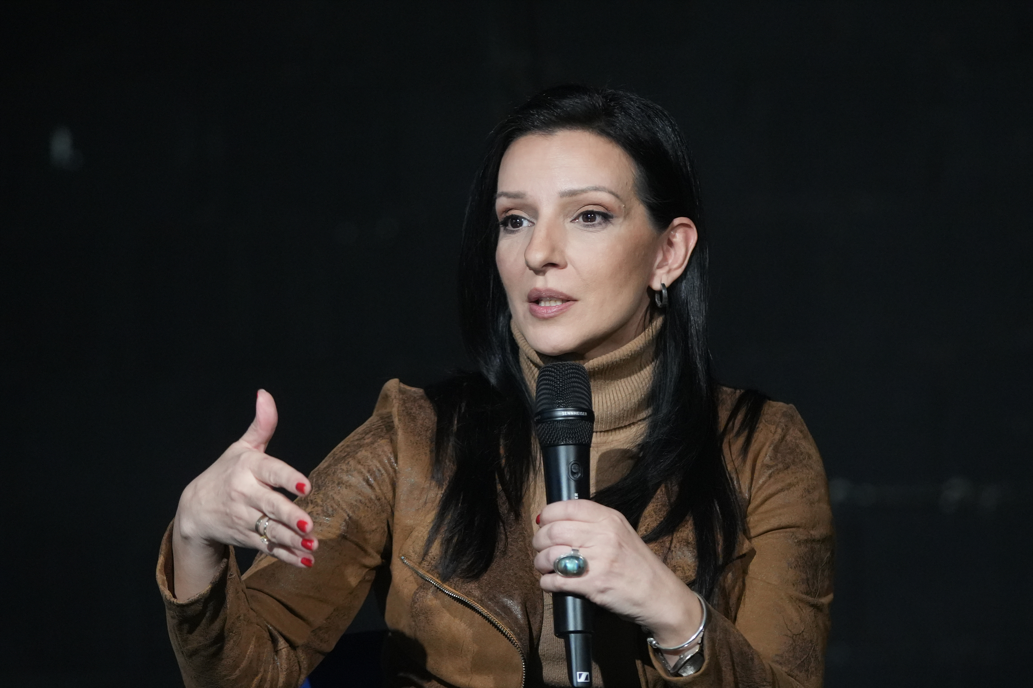 A panel discussion by the weekly Vreme "Is there a way to a transitional government" was held in Dorcol Square.U Dorcol placu odrzana je tribina nedeljnika Vreme "Ima li prolaza do prelazne vlade".