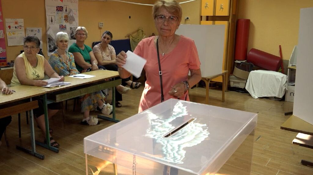 Mesto:Zaječar
Datum:08.06.2025
Događaj: POLITIKA - glasanje na izborima za odbornike Skupštine grada Zaječara
Fotoreporter:
Ličnosti:
Izvor:FoNet/TV FoNet