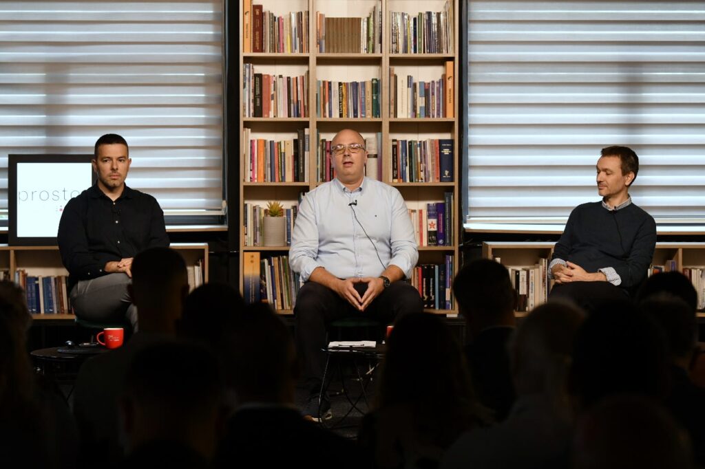 Beograd 30. jul 2025. Posmatračka misija CRTA organizovala je javni razgovor o potrebi za revizijom biračkog spiska u protstoru Miljenko Dereta Foto:Goran Srdanov/Nova.rs