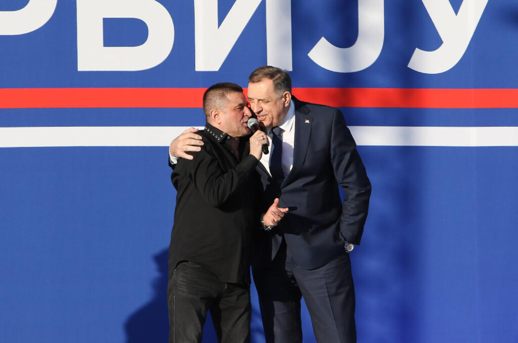 Mesto: Beograd
Datum: Sat Apr 12 18:30:27 CEST 2025
Dogadjaj: DRUŠTVO/POLITIKA - Glavni program tokom drugog dana skupa "Ne damo Srbiju"
Fotoreporter: Milica Vučković
Ličnosti: Milorad Dodik, Mirko Pajčin (Baja Mali Knindža)
Izvor: FoNet