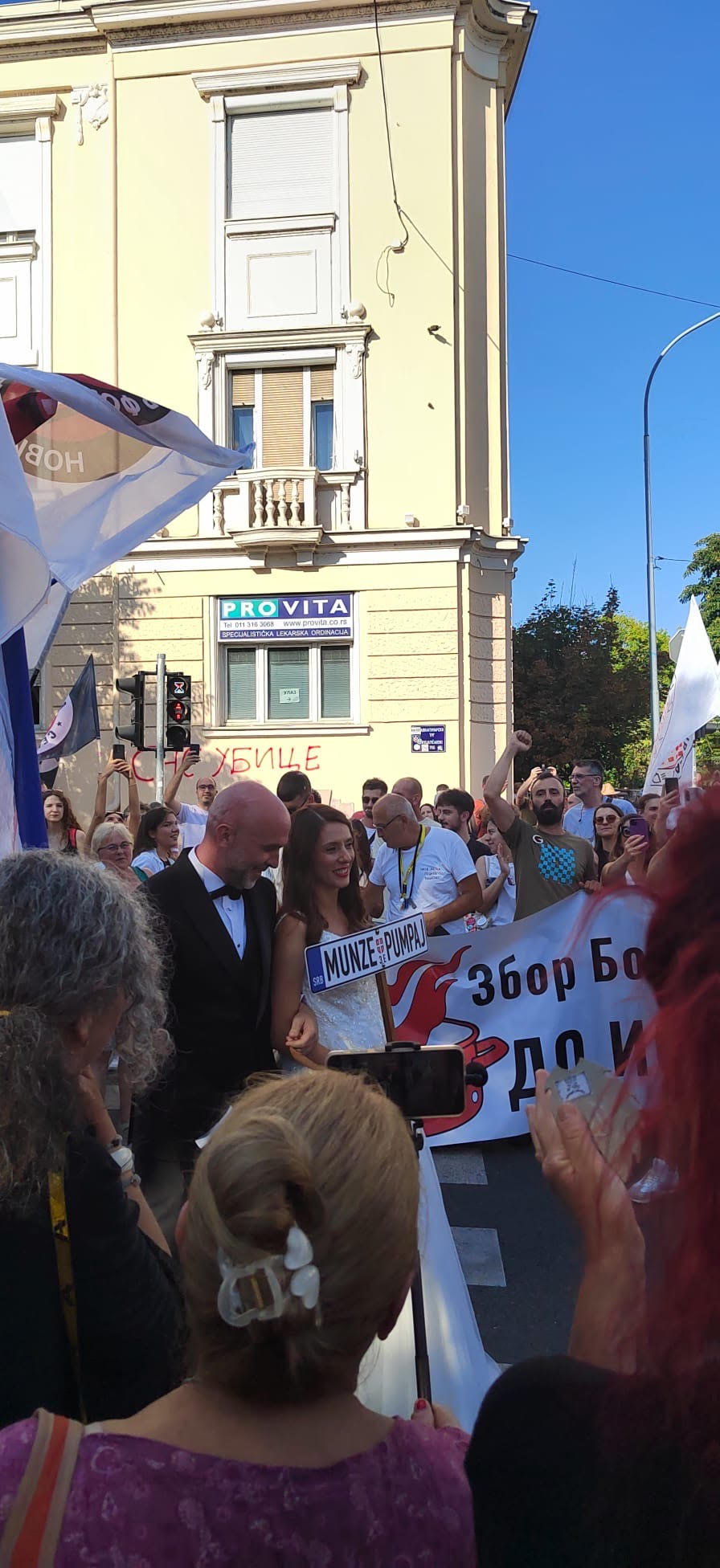 Mladenci na blokadi u Zemunu