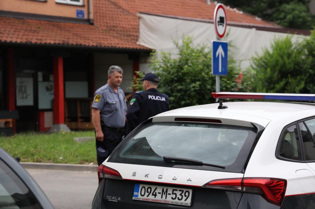 1686731245-lukavac-policija-1024x682