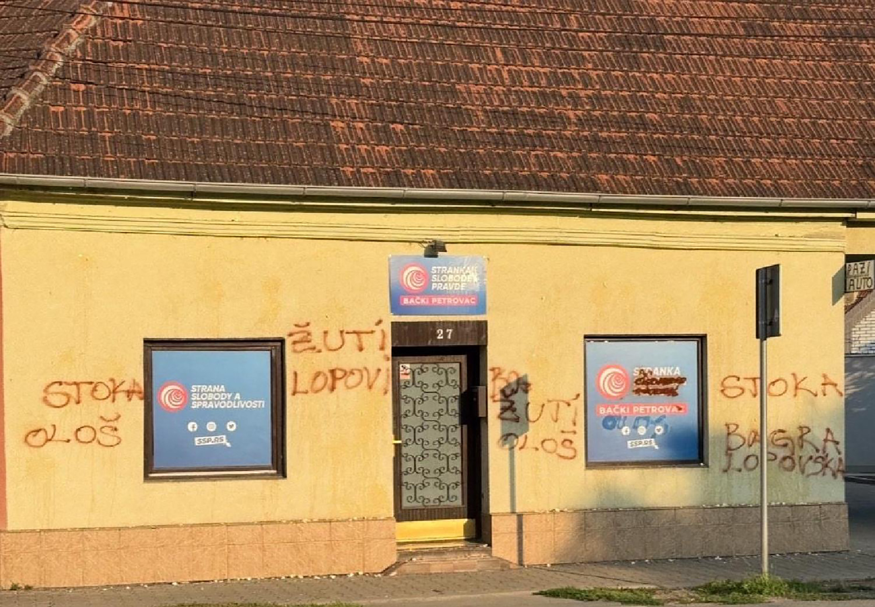 Mesto: Bački Petrovac
Datum: Mon Aug 11 12:15:33 CEST 2025
Dogadjaj: DRUŠTVO - Noćas su prostorije Stranke slobode i pravde u Bačkom Petrovcu išarane uvredljivim grafitima, saopštio je SSP
Izvor: FoNet/SSP