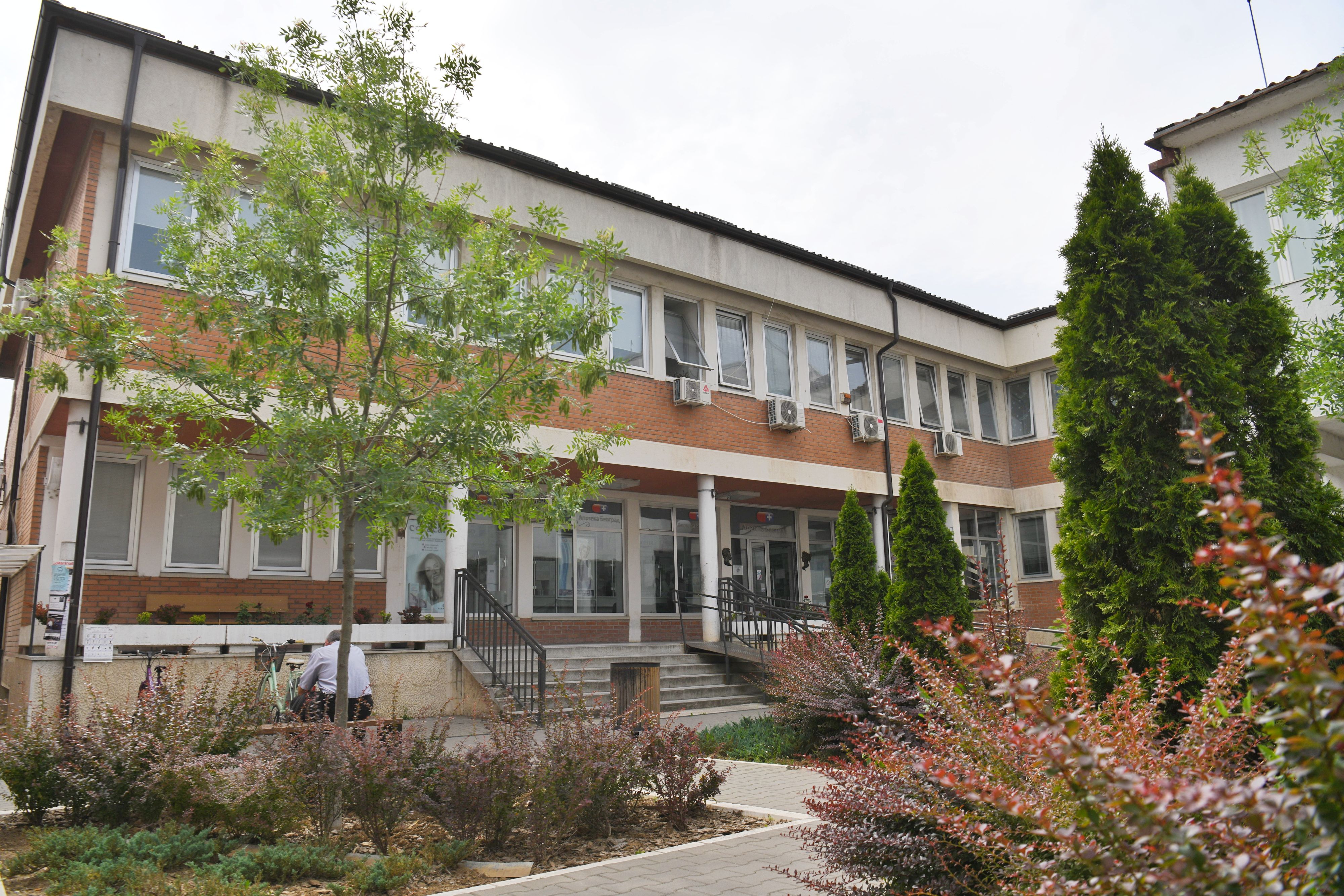 Obrenovac 21.05.2024. Dom zdravlja Obrenovac. Zgrada, vozila hitne pomoći, hitna pomoć, sanitet, posle saobraćajne nesreće Foto: Filip Krainčanić/Nova.rs