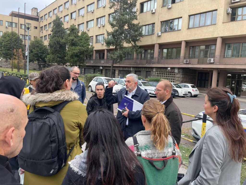 Dolazak na saslušanje Stefana Nikolića, člana Zbora Voždovac, Zbor Voždovac, Stefan Nikolić Foto: Privatna arhiva