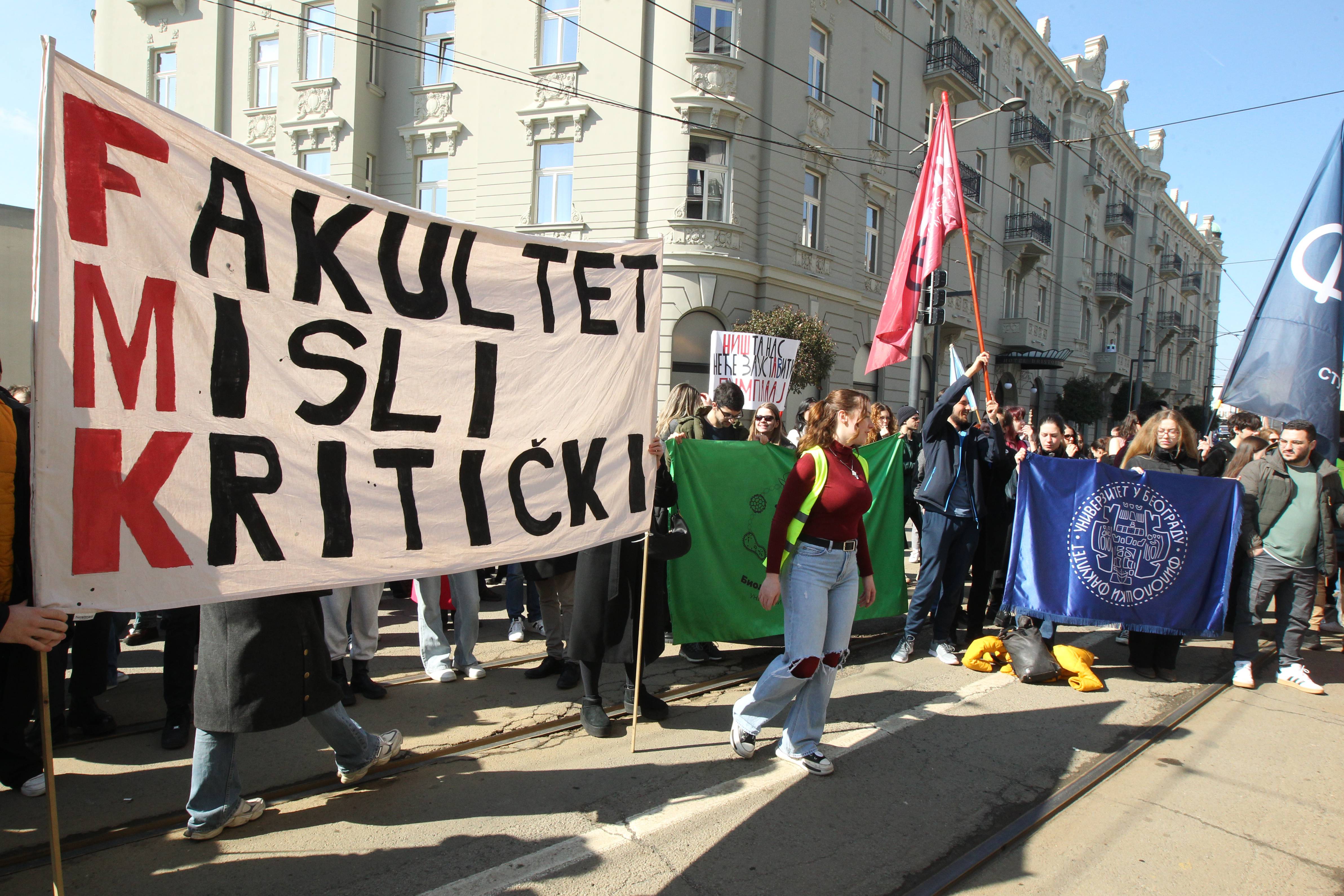 PROTEST STUDENATA ISPRED FAKULTETA ZA MEDIJE I KOMUNIKACIJE