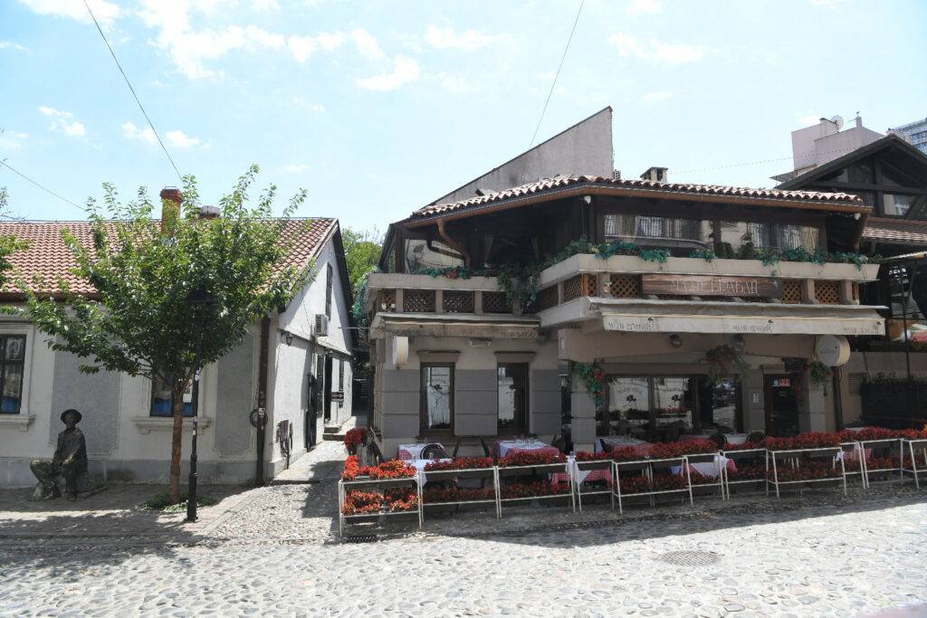 Mali vrabac, hotel  Skadarlija, kod kuće Đure Jakšića