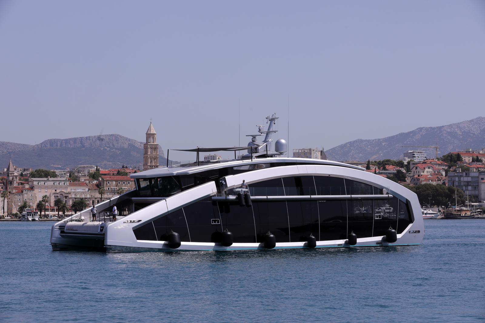 25.07.2025. Split - Superjahta This Is It, duga  43,5 metara, široka 14, 5 metara usidrila se u luku. Tjedan dana na jahti kosta 350.000 eura Photo: Ivo Cagalj/PIXSELL