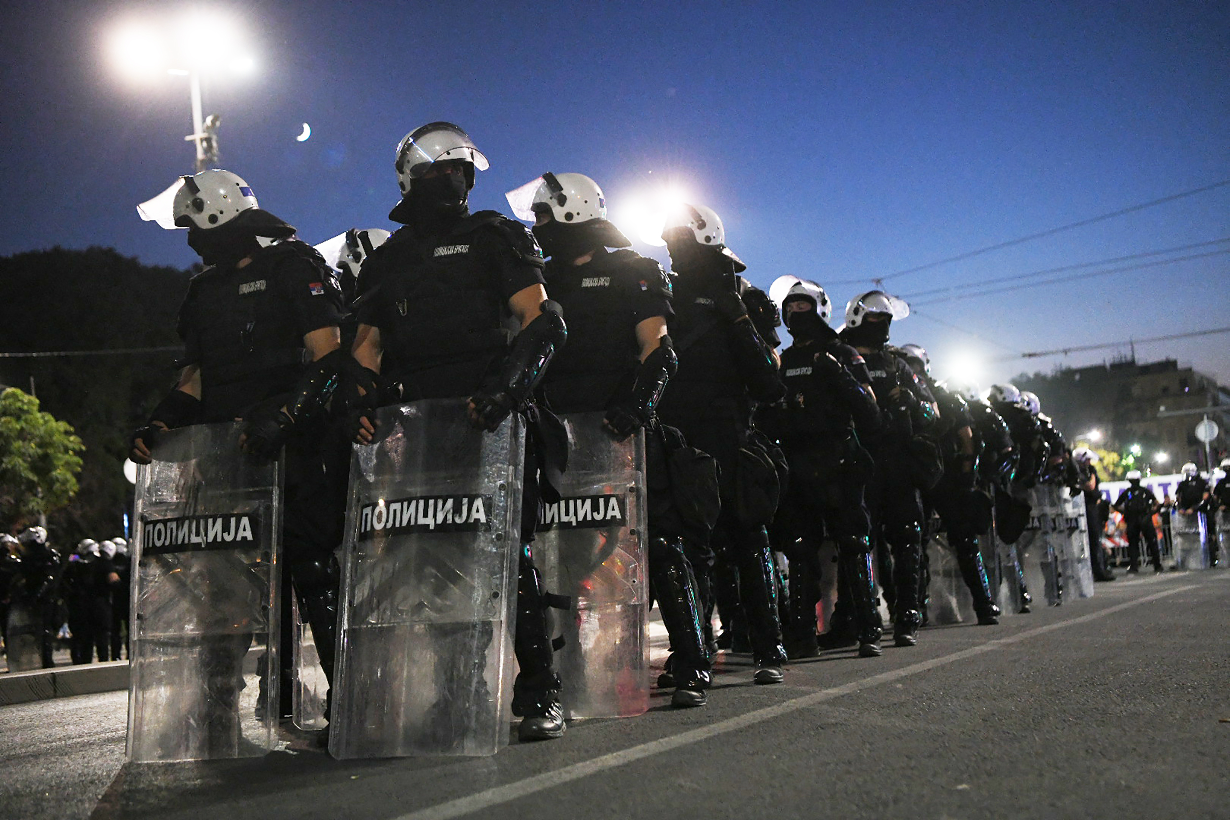 Kordon policije na Bulevaru kralja Aleksandra. Veliki studentski protest Vidimo se na Vidovdan Foto: Amir Hamzagić/Nova.rs