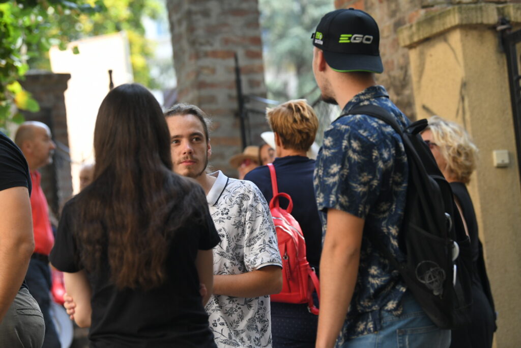 Skup podrške teologu Vukašinu Milićeviću ispred Patrijaršije Foto: Amir Hamzagić/Nova.rs