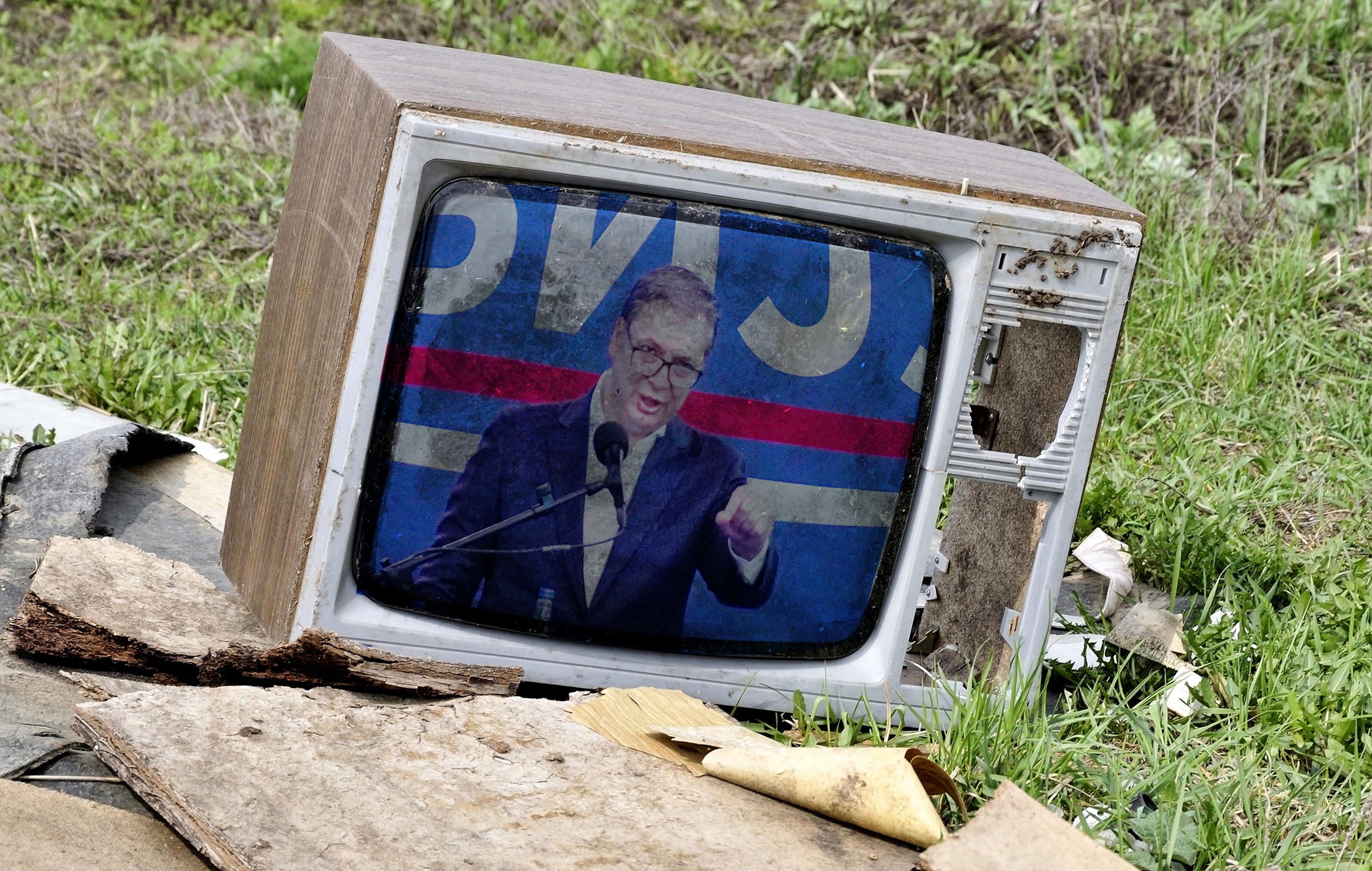 aleksandar vučić televizor trovanje naroda