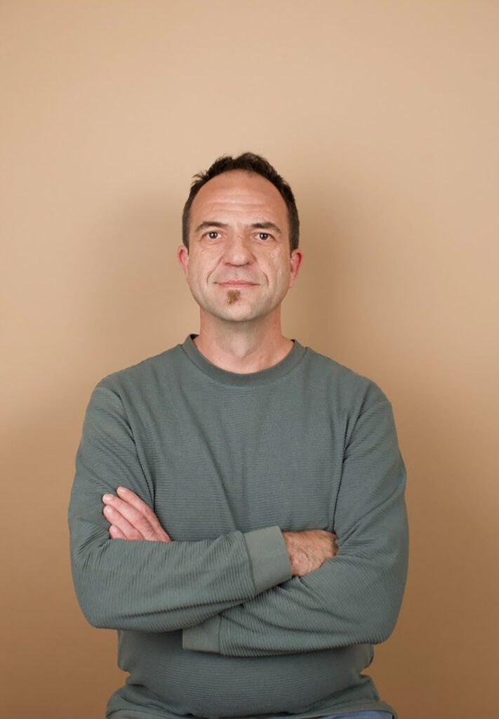 prof. Bojan Batalo (atač) u fokus, ova dokumenta nalepite i studentski protest Ruma