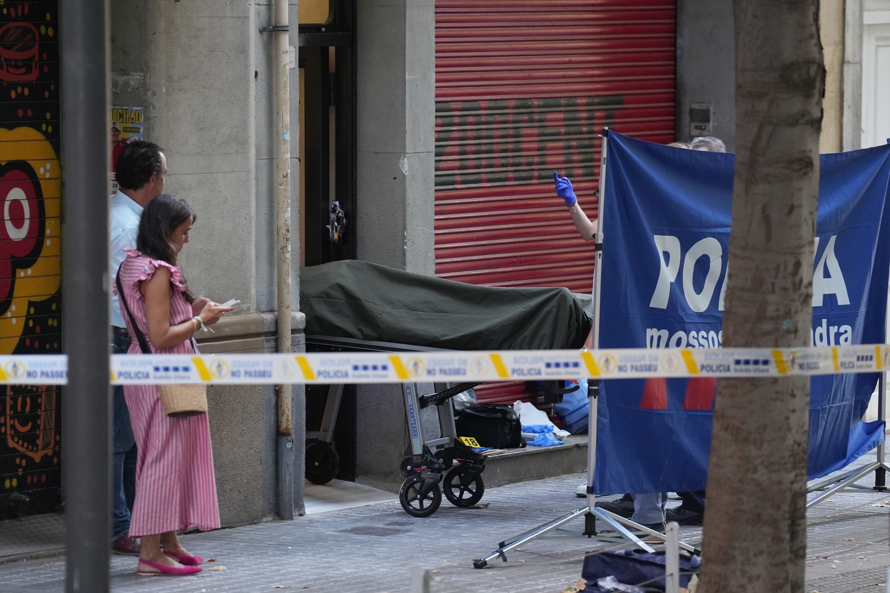 Mossos D'Esquadra Investigating The Murder Of A Man In Downtown Barcelona