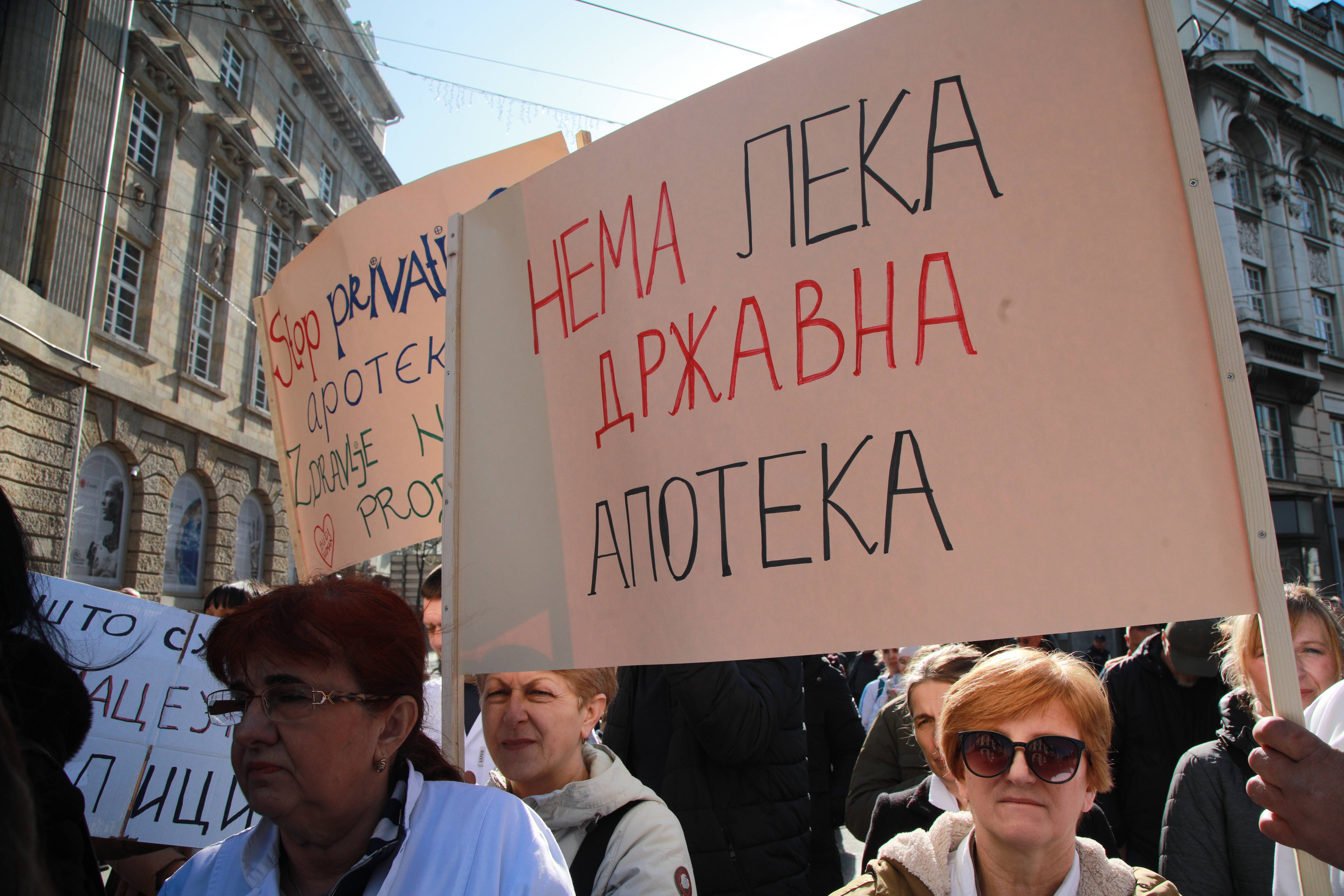 PROTEST ZAPOSLENIH U APOTEKARSKOJ USTANOVI BEOGRAD
