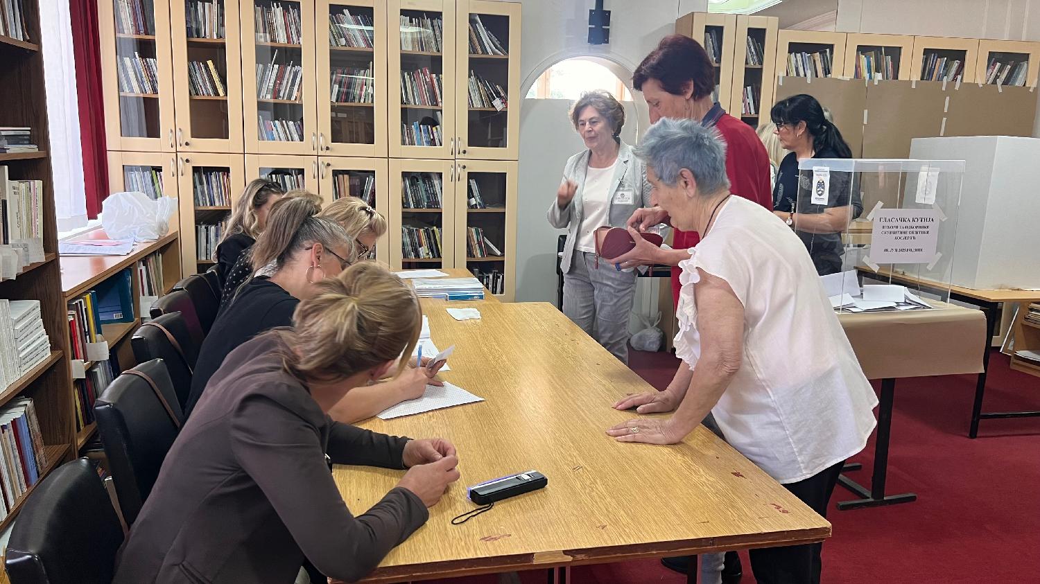 Mesto:Kosjerić
Datum:08.06.2025
Događaj: OPŠTINE - biračko mesto na izborima za odbornike Skupštine grada Kosjerića
Fotoreporter:Nebojša Jovanović
Ličnosti:
Izvor:FoNet