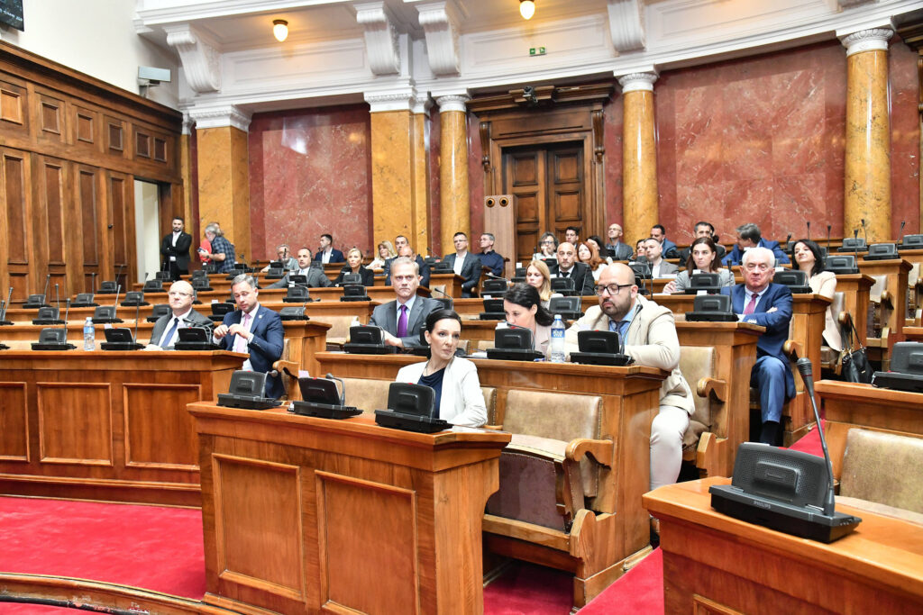 opozicija Beograd, 10.06.2025. - Sednica Skupstine Srbije na cijem su dnevnom redu, izmedju ostalog, predlozi medijskih i zakona o ostvarivanju prava iz Alimentacionog fonda, pocela je danas u Domu Narodne skupstine. (BETAPHOTO/MILAN ILIC)