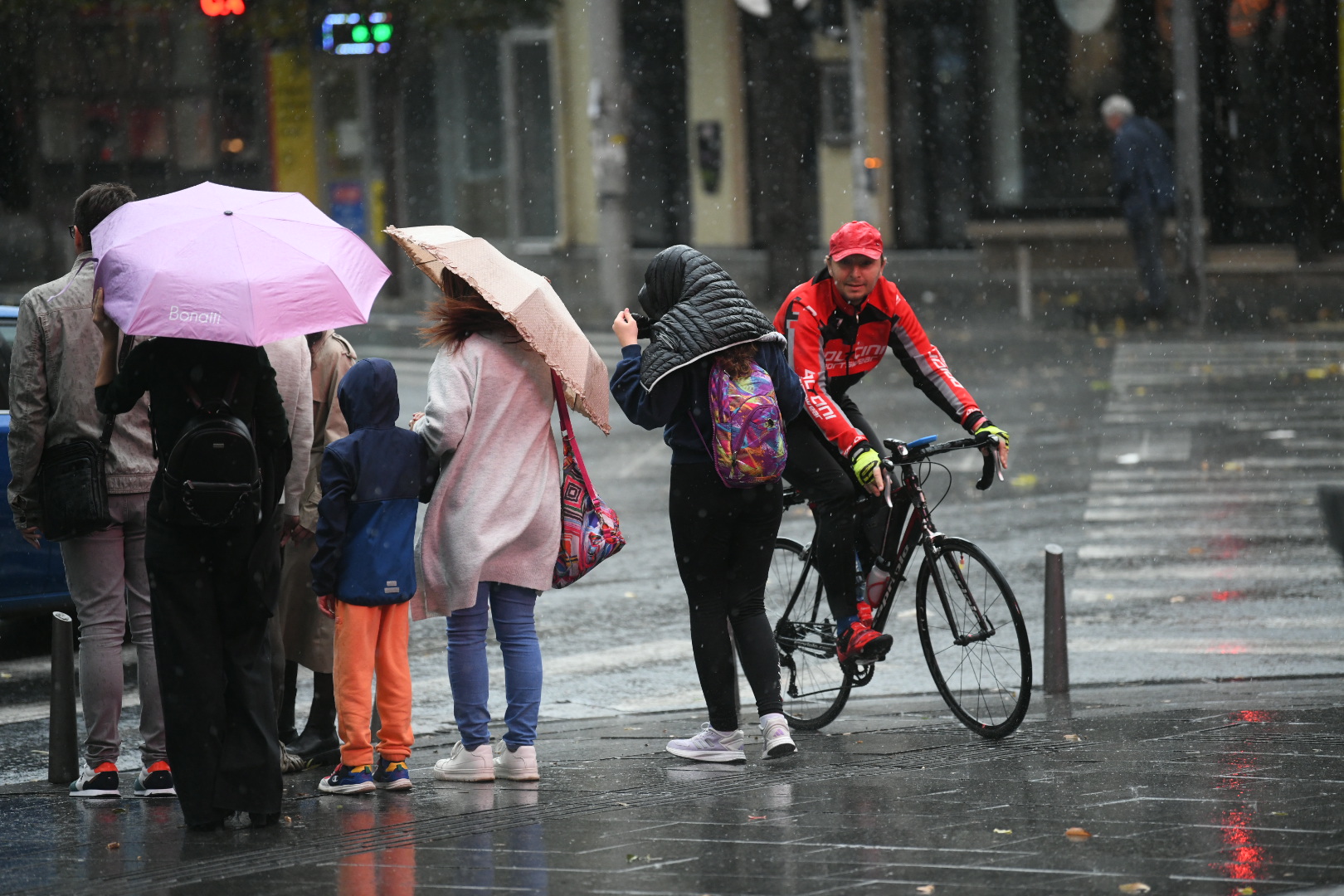 Beograd, 05.11.2023. Oluja, kiša, vetar, vremenska prognoza, jesen, zahlađenje, nevreme, pljusak, olujni vetar Foto: Vesna Lalić/Nova.rs