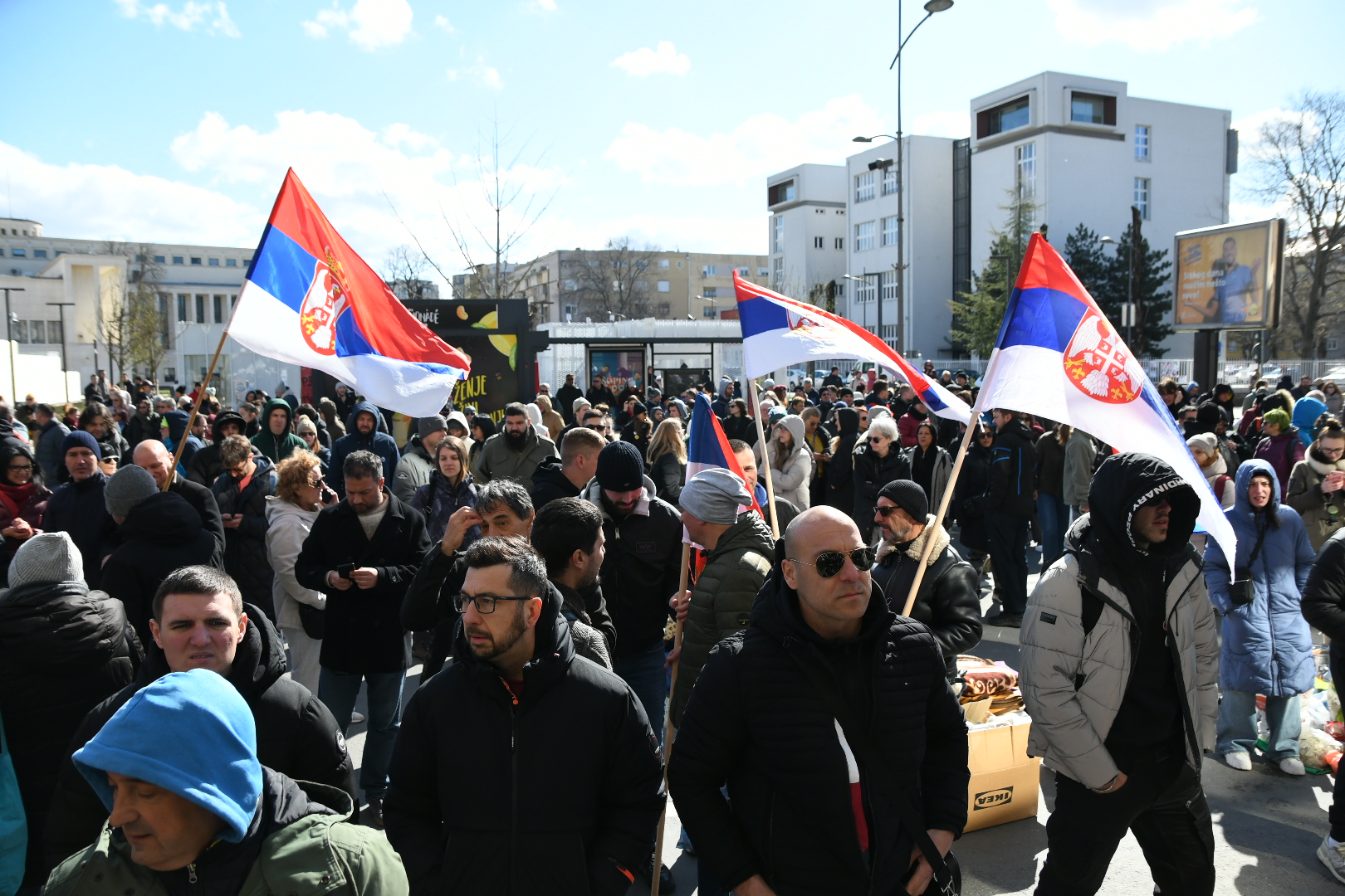 Novi Sad 18.03.2025. Policija i studenti. Skupština grada Novog Sada, studenti blokirali zgradu Skupštine grada, studentski protest, studenti Foto: Nenad Mihajlović/Nova.rs BEZ POTPISA