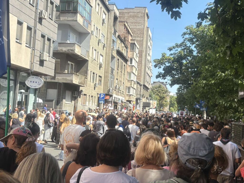 Beograd 19. avgust 2025. Protest „Sve smo mi Nikolina“ u Sarajevskoj ulici, ispred sedišta JZO  Foto:Nova.rs