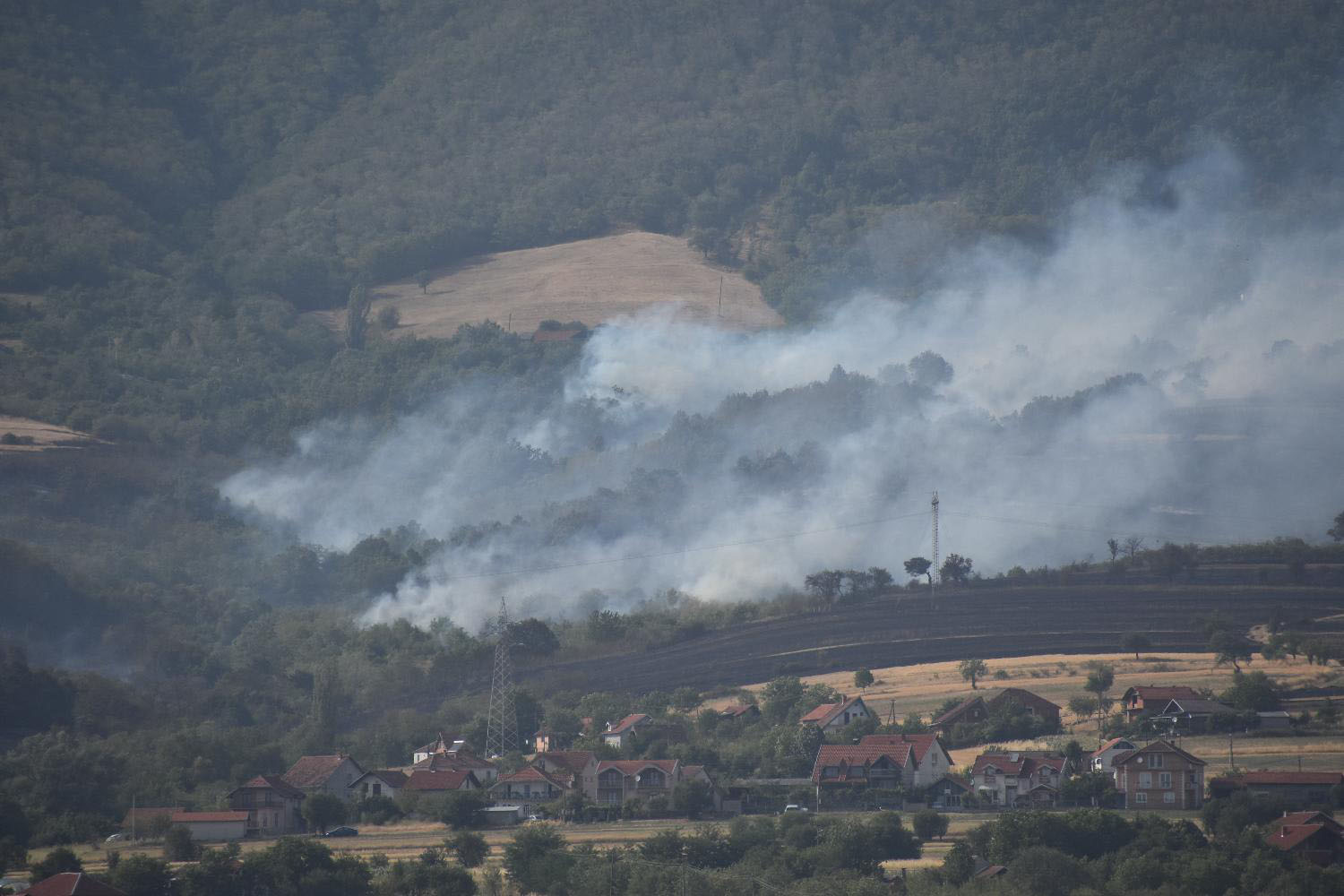Mesto: Vranje
Datum: Sat Jul 26 20:51:56 CEST 2025
Dogadjaj: DRUŠTVO - u okolini Vranja bukte veliki požari
Ličnosti: Sanja Petrov
Izvor: FoNet