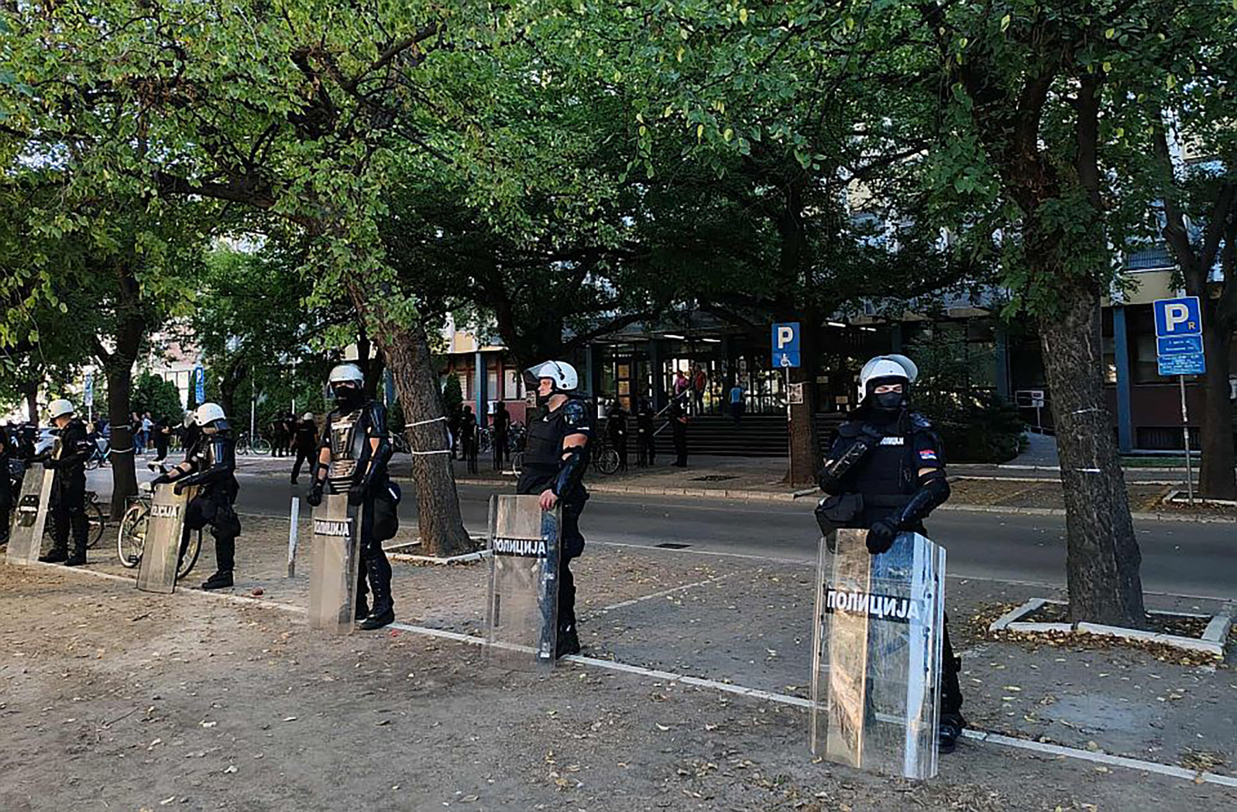 blokada_novosadskog_suda_policija_gradjani13