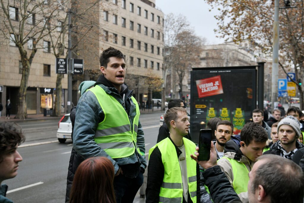 Beograd 11.12.2024. ETF, Elektrotehnički fakultet u Beogradu, blokada ETF-a, studenti Foto: Filip Krainčanić/Nova.rs  onaj student, napadnut student, napad na studenta, student koji je ćutao i mirno gledao napadača Andrej Tanko