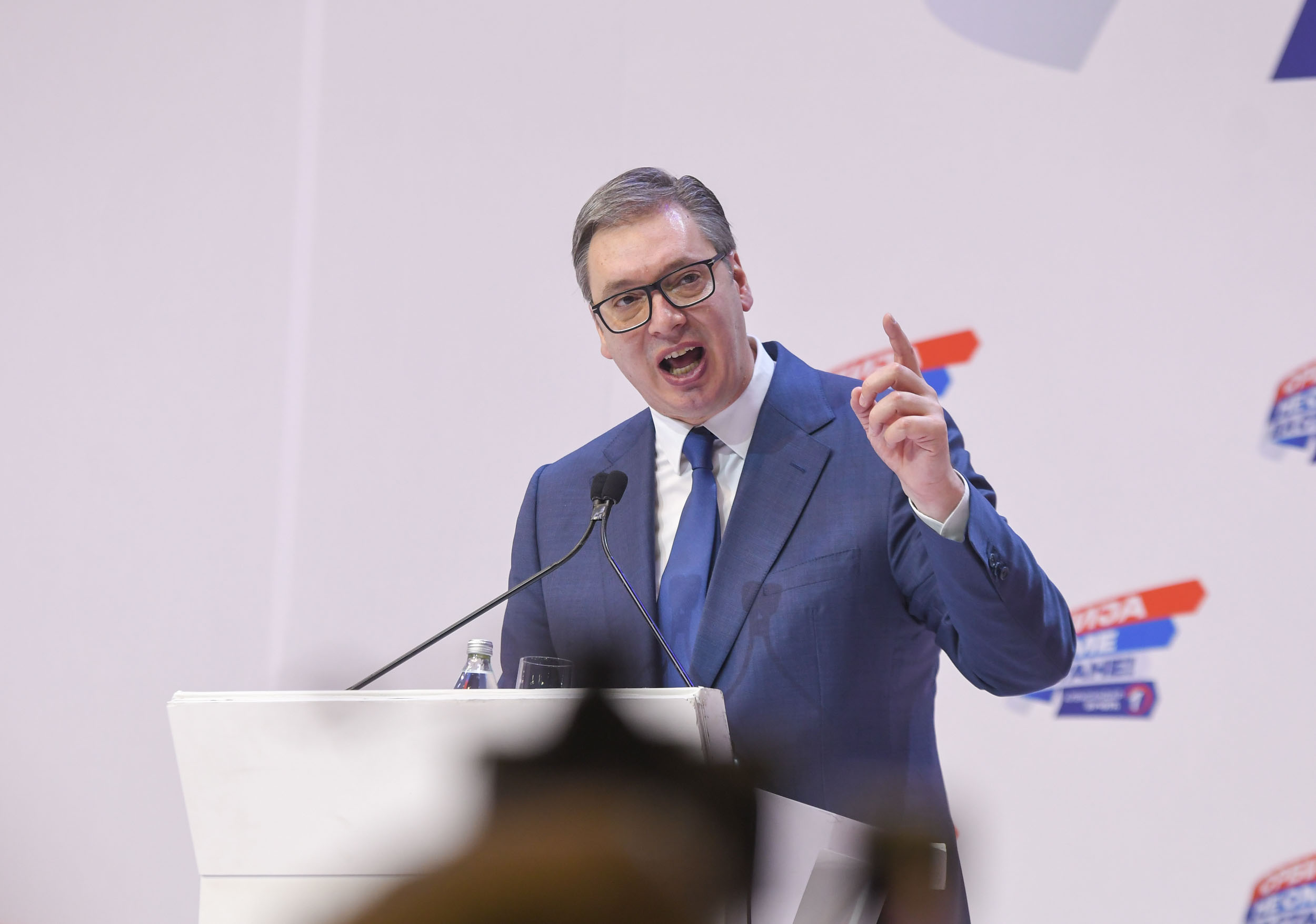 NOVI SAD MITING SNS
galami ljut besan