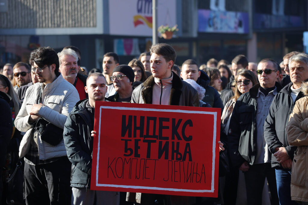 Uzice, 8.01.2025. - Uzicki studenti organizivali su blokadu i protesnu setnju pod nazivom "Studenti se vracaju kuci", danas u centru Uzica. (BETAPHOTO/DRAGAN KARADAREVIC)