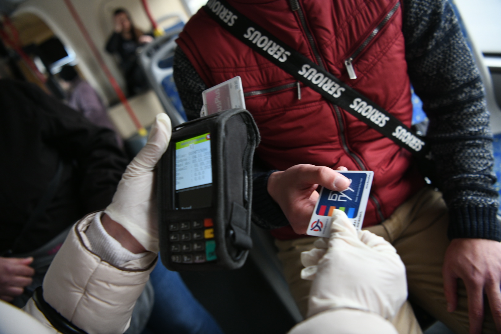kontrola u autobusu zastitne rukavice