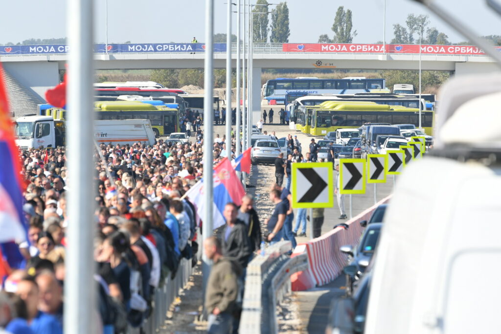 Beograd, 12. oktobra 2023. Aleksandar Vučić stigao je danas u Rumu na svečano otvaranje novog autoputa u punom profilu od Rume do Šapca, u dužini od 24,6 kilometara. Ruma-Šabac autoput otvaranje Foto: Amir Hamzagić/Nova.rs